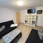 Grosses Haus Bei Rostock Luesewitzer Krug Bis 10 Personen 度假居 *