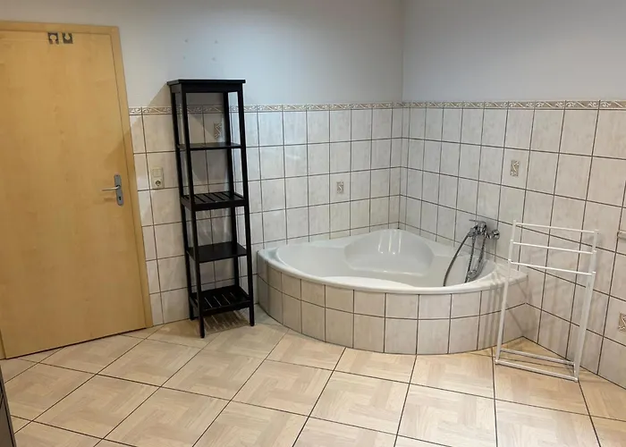 Grosses Haus Bei Rostock Luesewitzer Krug Bis 10 Personen Sanitz