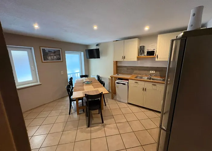 Grosses Haus Bei Rostock Luesewitzer Krug Bis 10 Personen